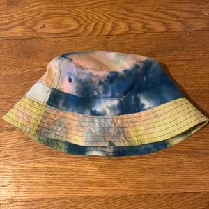 Tie-dye bucket hat in perfect condition